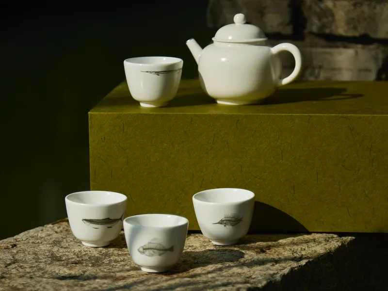 Four Classic Jingdezhen Porcelain Cups and Teapot Set — 2