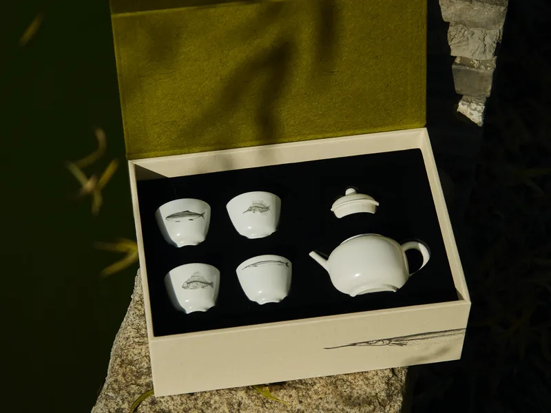 Four Classic Jingdezhen Porcelain Cups and Teapot Set — 3