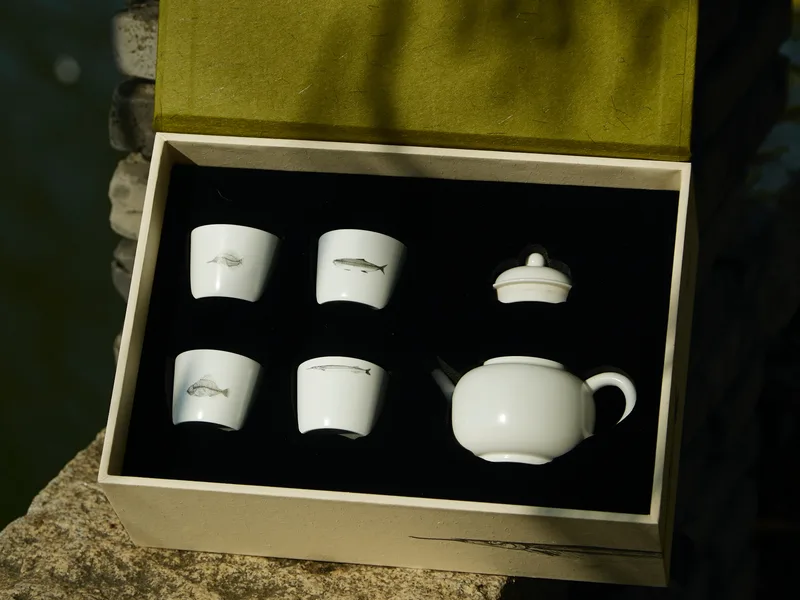 Four Modern Jingdezhen Porcelain Cups and Teapot Set — 3