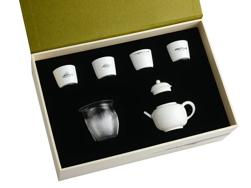Four Modern Jingdezhen Porcelain Cups, Gongbei, and Teapot Set — 1