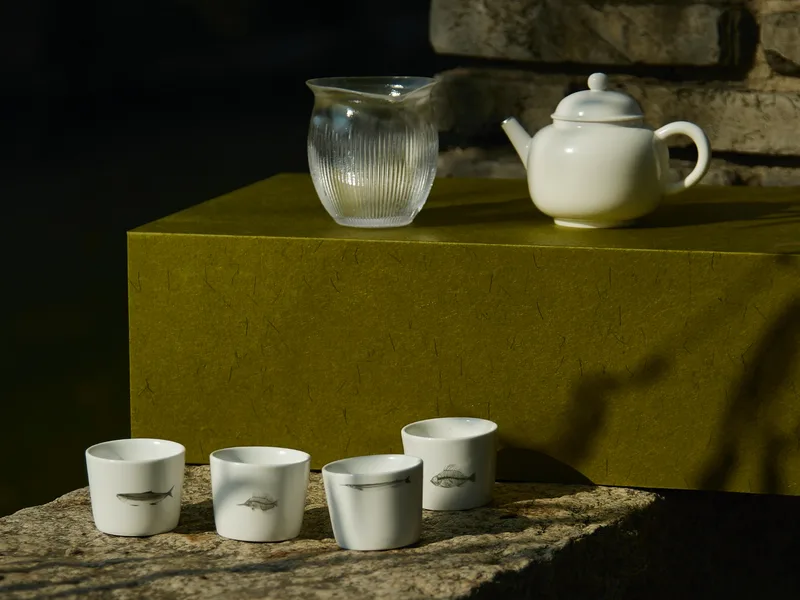 Four Modern Jingdezhen Porcelain Cups, Gongbei, and Teapot Set — 2
