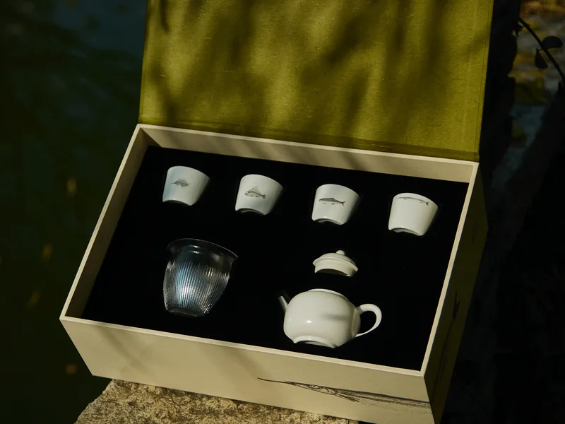 Four Modern Jingdezhen Porcelain Cups, Gongbei, and Teapot Set — 4